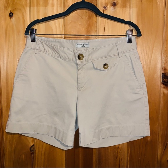 Banana Republic Pants - Banana Republic Khaki shorts size 8